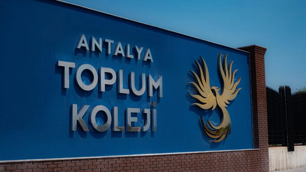 Özel Antalya Toplum Koleji Ortaokulu kampüs görseli