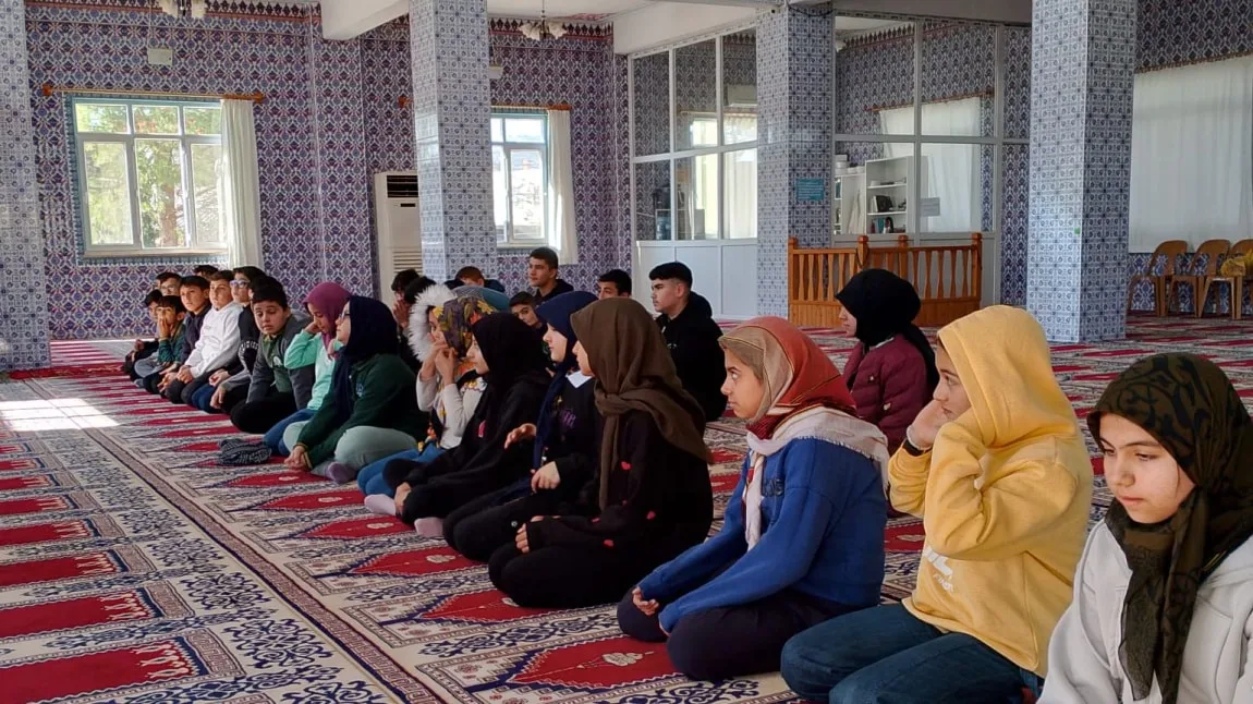 KANDİL PROGRAMIMIZI CAMİDE GERÇEKLEŞTİRDİK