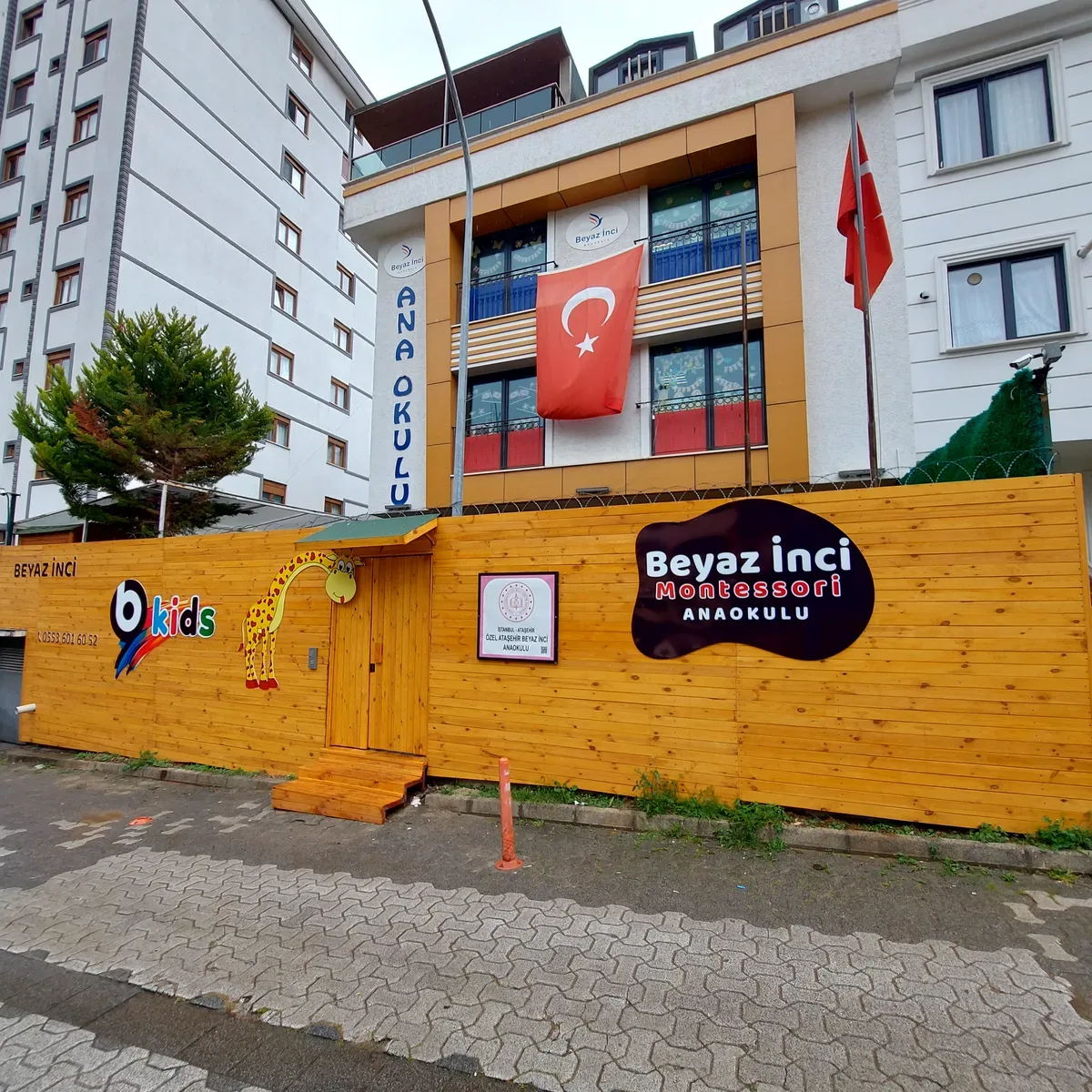 Okul Girişi