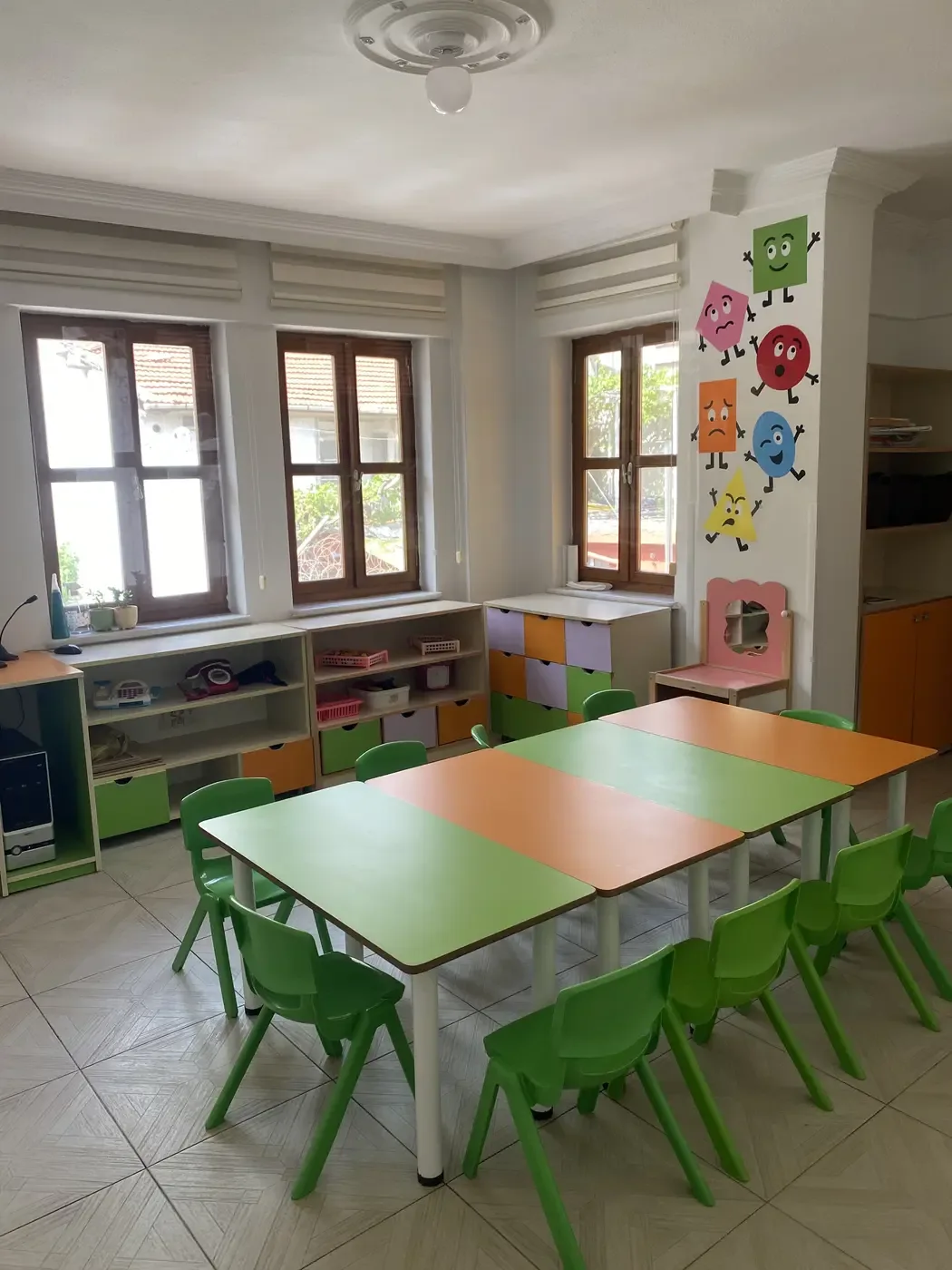 Aydınlık eğitim sınıfı
