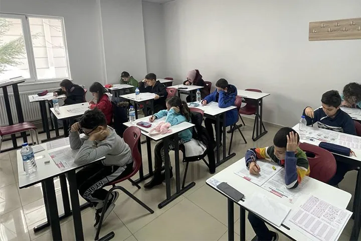 LGS BURSLULUK SINAVIMIZ YOĞUN KATILIMLA GERÇEKLEŞTİRİLDİ.
